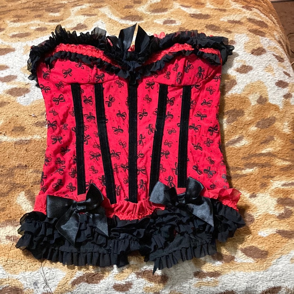 NWOT Lacy Red & Black Bow Print Corset